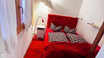 2 slaapkamers, een strijkplank/strijkijzer, gratis wifi, beddengoed