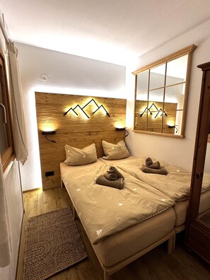 2 bedrooms, iron/ironing board, free WiFi, bed sheets