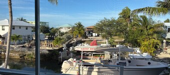 Palm Paradise-Charming 2 bedroom house with pool and canal access, Big Pine Key