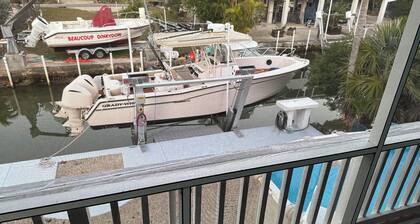 Palm Paradise - Charming 2-bedroom house with WiFi and AC in Big Pine Key
