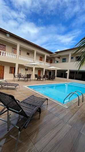 2 piscinas al aire libre