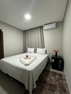 Standaard kamer, 1 twee- of 2 eenpersoonsbedden | Een laptopwerkplek, gratis wifi, beddengoed