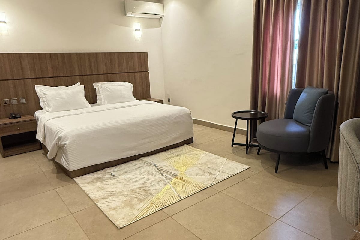 1 bedroom, desk, laptop workspace, free WiFi