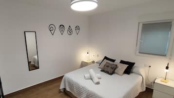 3 slaapkamers, een strijkplank/strijkijzer, wifi, beddengoed