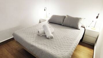 3 slaapkamers, een strijkplank/strijkijzer, wifi, beddengoed