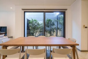 Villa, 4 chambres, piscine privée | Restauration