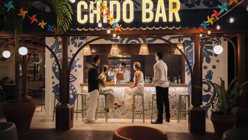 5 bares o lounges, bar junto a la alberca, bar en la playa
