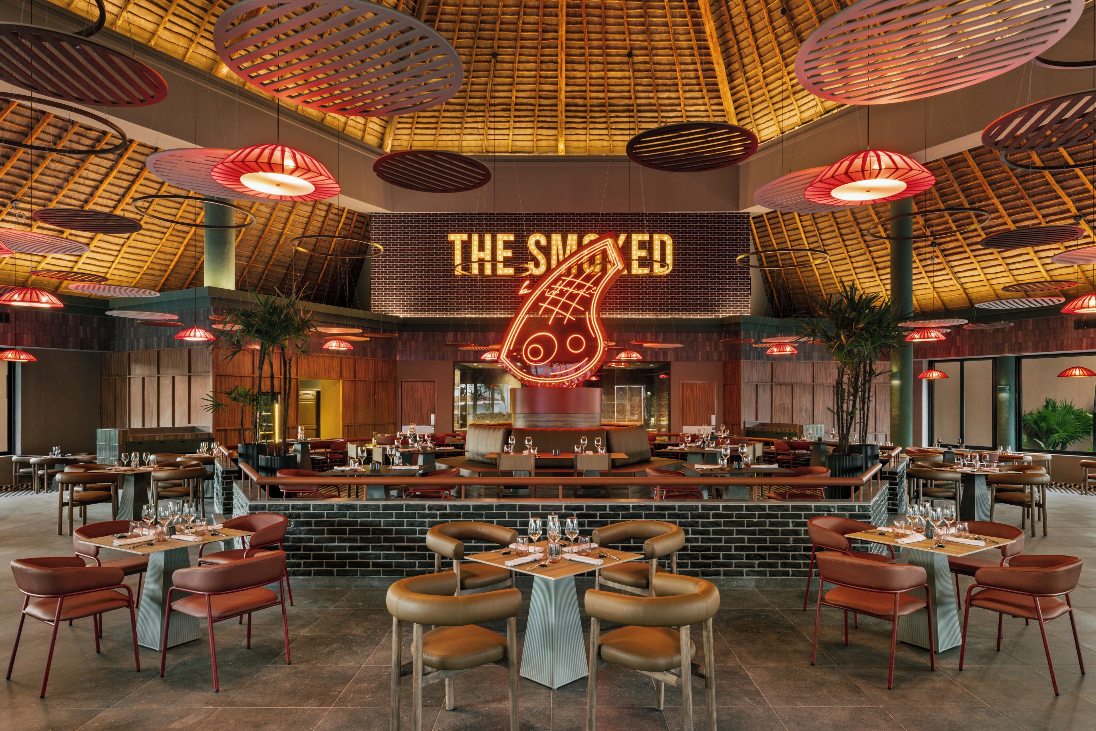 4 restaurants; breakfast, lunch, and dinner served