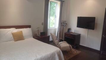 2 chambres, coffres-forts dans les chambres, bureau, Wi-Fi gratuit