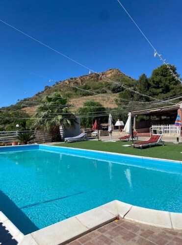 Piscina Privata tra le Colline – Relax tra Segesta e il Mare