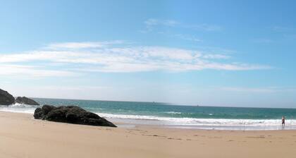 Sea View Cottage, 10 mins walk to the beach, no WiFi or phone signal!