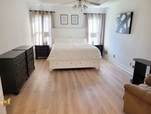 4 bedrooms, desk, iron/ironing board, free WiFi