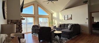 The Lakeview House-Stunning Views-Game Room