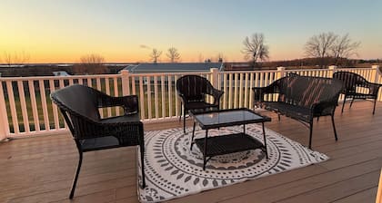 The Lakeview House
Hot tub/Games/Stunning Views