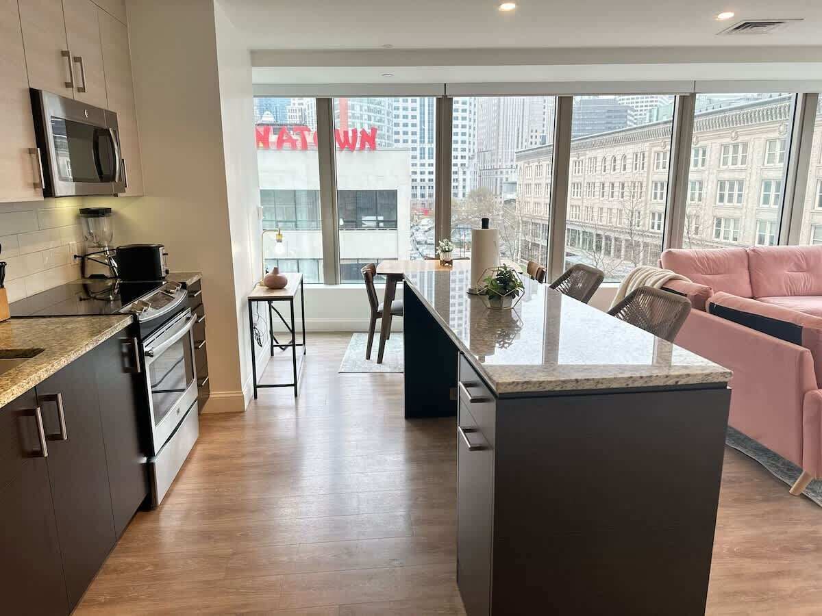 Jääkaappi, uuni, liesi, astianpesukone