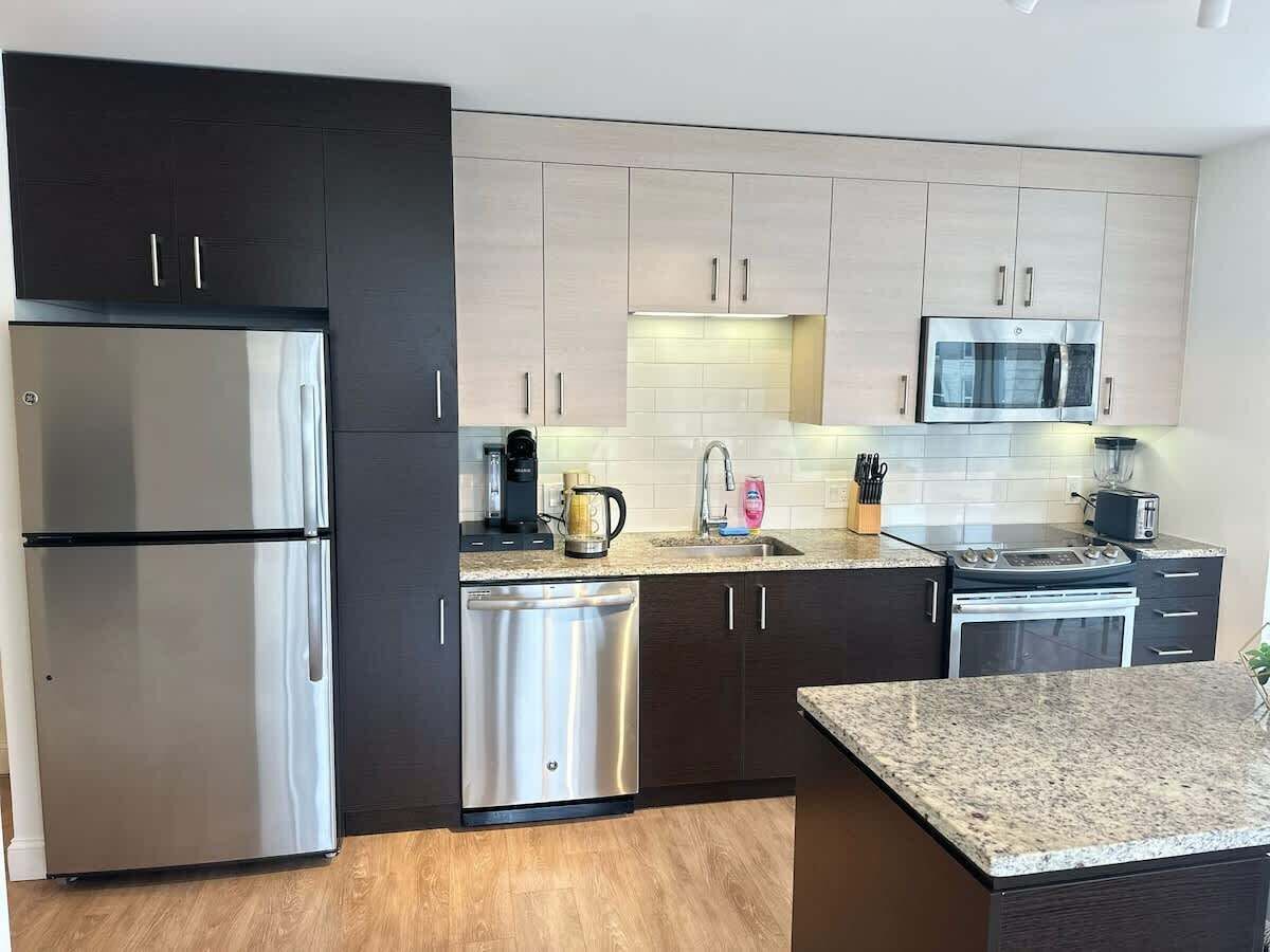 Refrigerador, horno, placa de cocina, lavavajillas