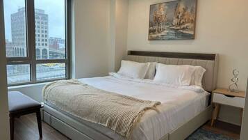 Silitysrauta/-lauta, vauvan matkasänky, Wi-Fi, vuodevaatteet