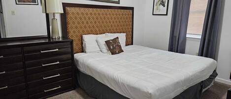 5 bedrooms, desk, iron/ironing board, WiFi