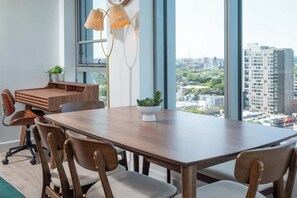 Dining - Central Square 3BR Condo with Downtown View, Gym and Parking! 8 Sleeps (Cambridge)