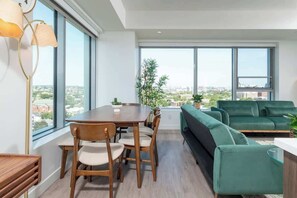 Dining - Central Square 3BR Condo with Downtown View, Gym and Parking! 8 Sleeps (Cambridge)