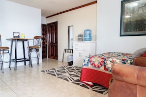 2 habitaciones, tabla de planchar con plancha y wifi gratis 