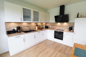 Kühlschrank, Ofen, Herdplatte, Geschirrspüler