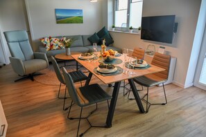 Dining - Favorite place - sauna. Terrace. Low barrier. (Tossens)