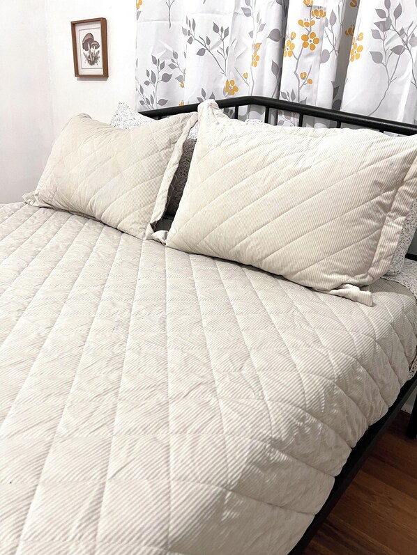 2 bedrooms, WiFi, bed sheets