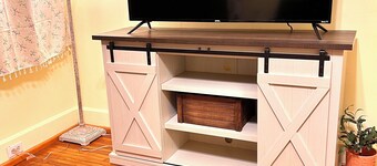 Charming 2-bedroom apartment in beautiful Belleville with WiFi