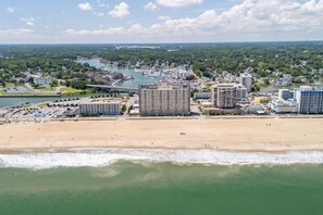 Beach nearby - Oceanfront Beach Condo, Pool, Gym, Fishing Surfing (Virginia Beach)
