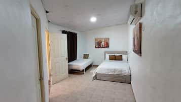 7 bedrooms, bed sheets