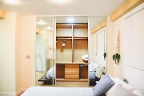 1 chambre, fer et planche à repasser, Wi-Fi, draps fournis