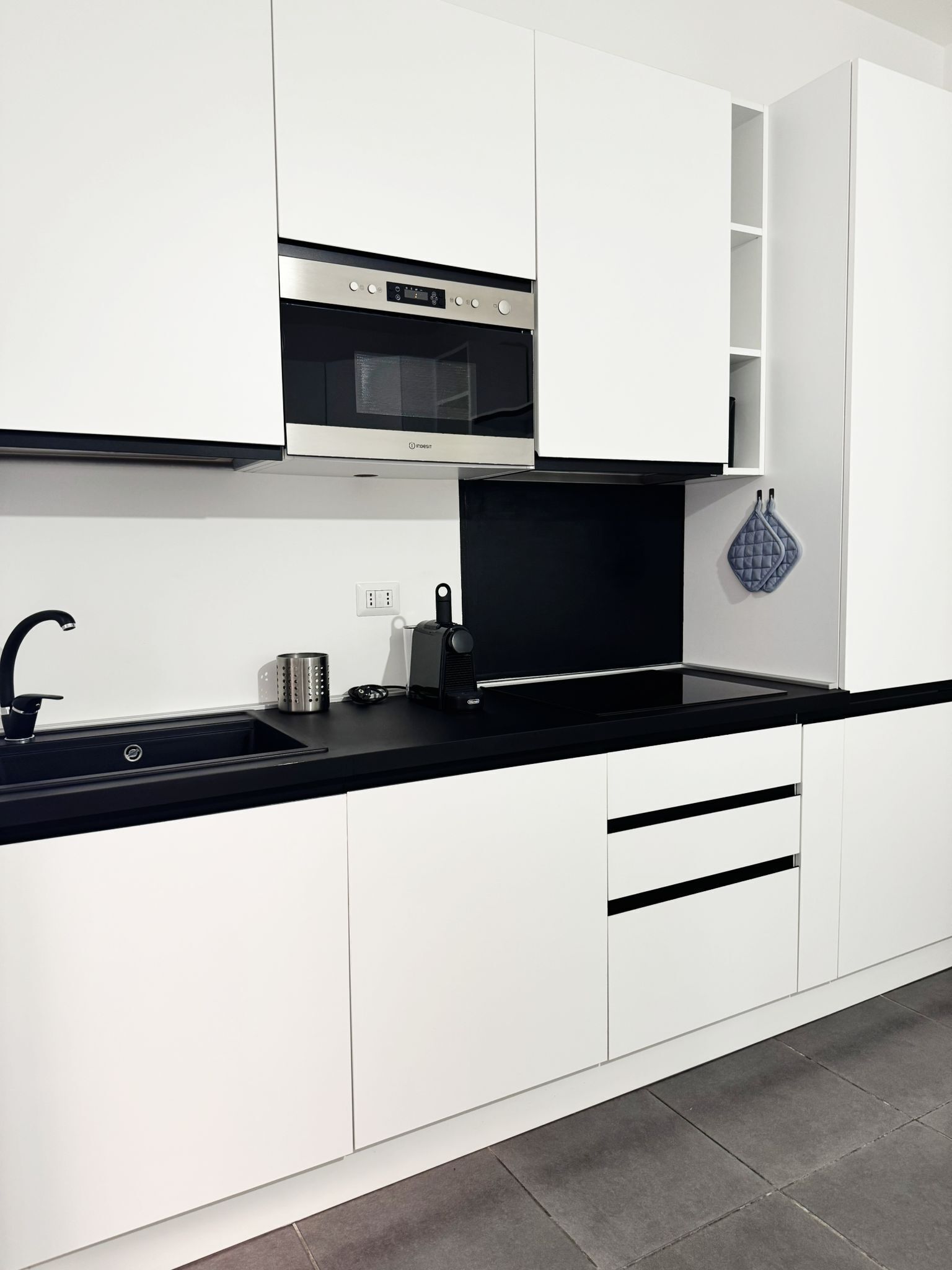 Fridge, stovetop, coffee/tea maker, toaster