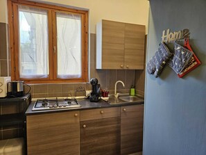 Fridge, stovetop, coffee/tea maker, toaster