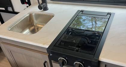 NEW 2025 RV, 1 Bedroom WiFi AC in Serene Winterport with Coast and Bangor nearby