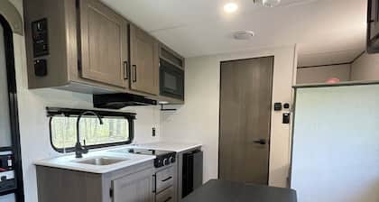 NEW 2025 RV, 1 Bedroom WiFi AC in Serene Winterport with Coast and Bangor nearby