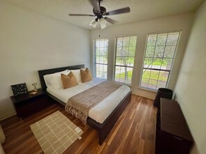 3 bedrooms, desk, travel cot, free WiFi