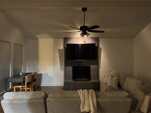 TV connectée, cheminée
