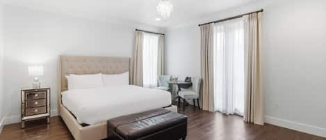 Standard Room, 1 King Bed