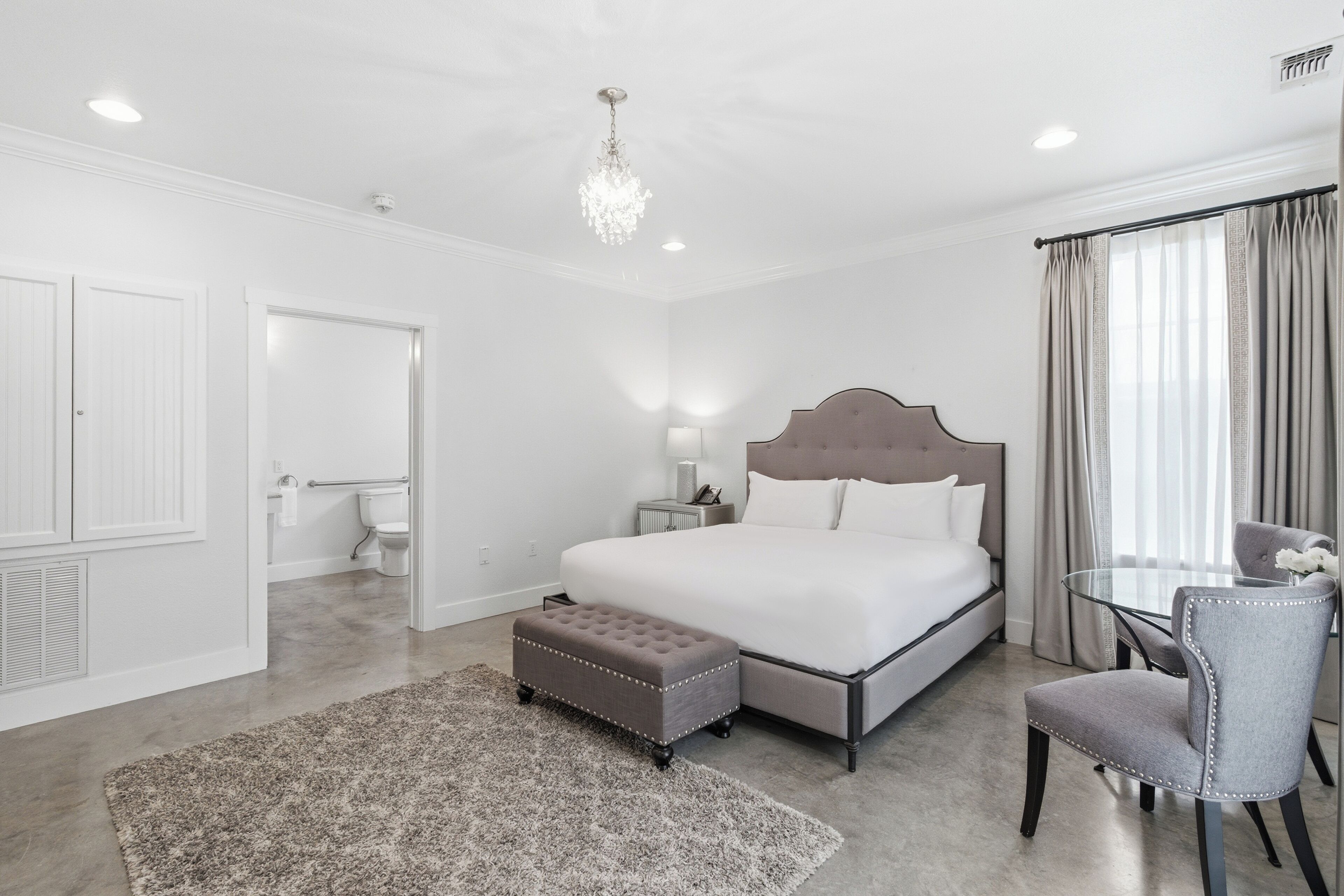 Deluxe Room, 1 King Bed, Mobility Accessible