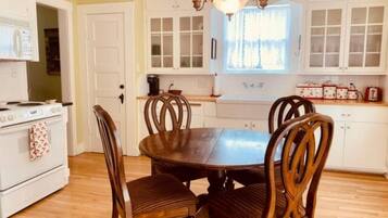 Chambre Familiale | Cuisine privée