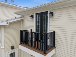 Balcony - Emigrant's Inn (Fredericksburg)