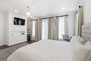 Deluxe Oda, Balkon | Ücretsiz kablosuz İnternet, ayrı ayrı dekore edilmiş, çarşaf takımı