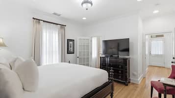 Standard Suite, Balcony | Free WiFi