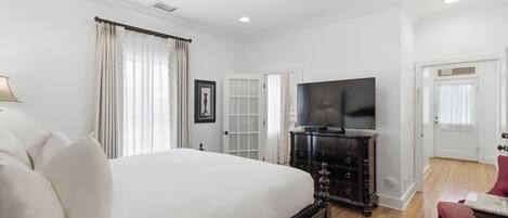 Standard Room, 1 King Bed, Balcony