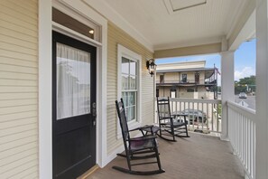 Balcony view - Emigrant's Inn (Fredericksburg)