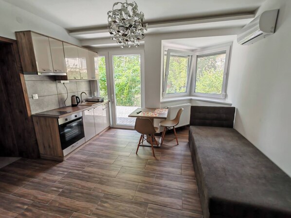 Interior - Charming modern furnished Studio in a Peaceful Neighborhood of Kecskemét (Kecskemét)