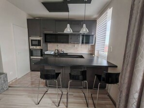 Fridge, microwave, oven, stovetop