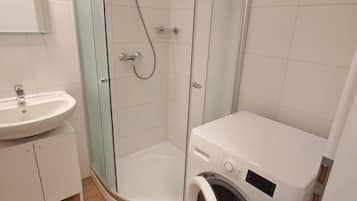 Douche, serviettes fournies