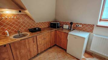 Microwave, oven, stovetop, coffee/tea maker